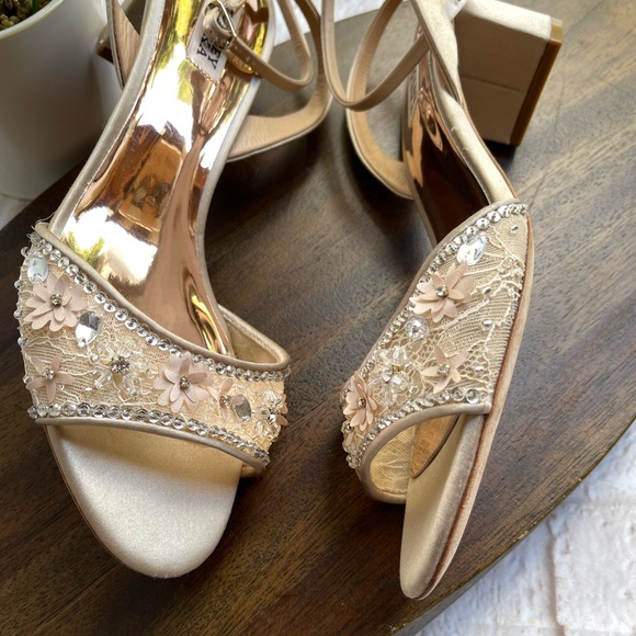 Badgley Mischka Crystal satin embellished block heels women’s size 6 - Picture 8 of 11